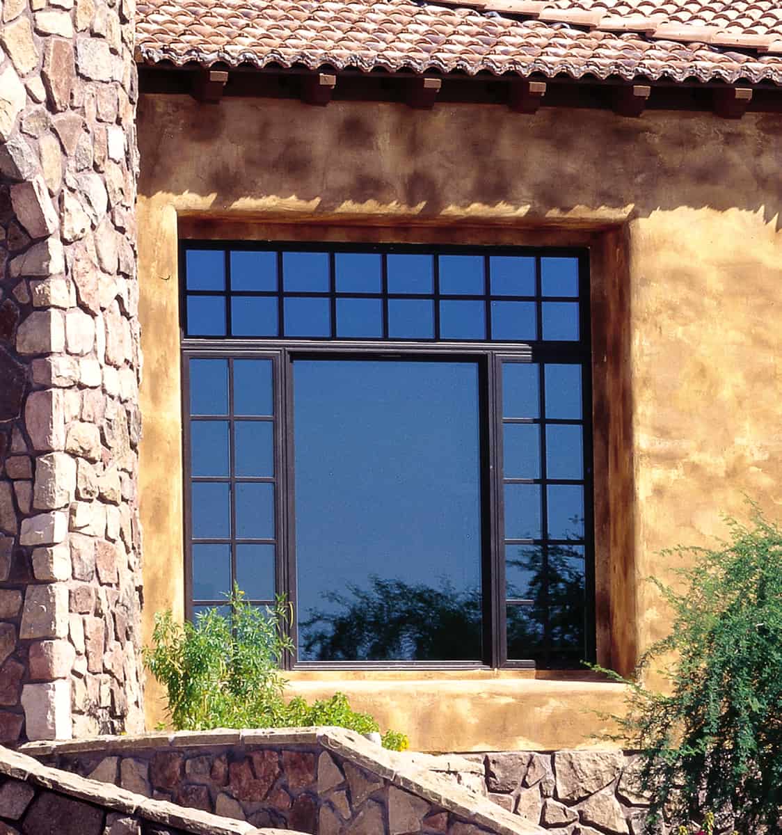 Black fiberglass windows, conservation construction